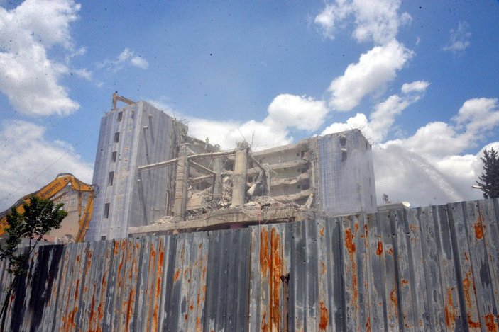 Dünyanın en saçma binasının yüzde 70'i yıkıldı, 270 ton hurda geri dönüştürüldü -10