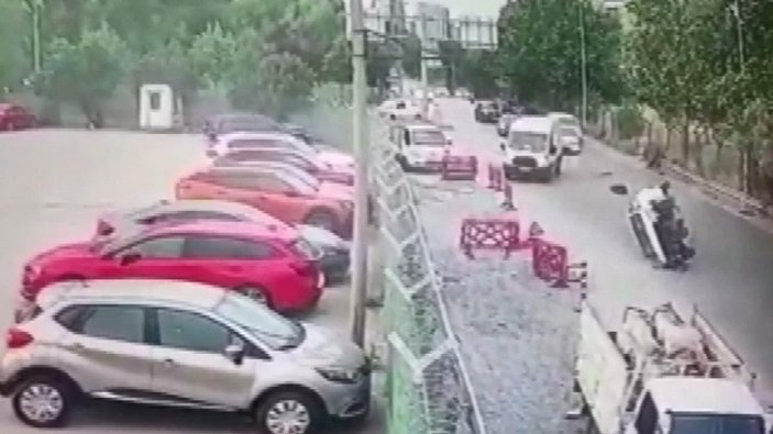 Zeytinburnu'nda otomobilin çarptığı bisikletli ağır yaralandı -7