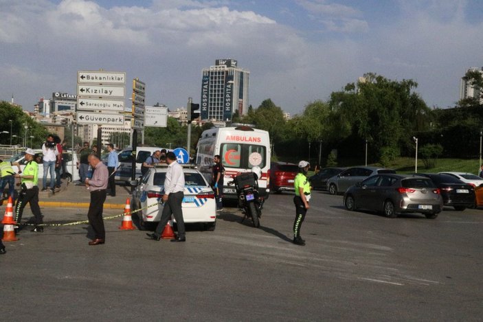 Ankara'da otomobille çarpışan minibüs devrildi: 20 yaralı -3
