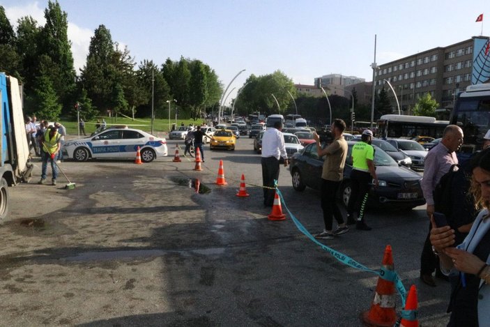 Ankara'da otomobille çarpışan minibüs devrildi: 20 yaralı -4
