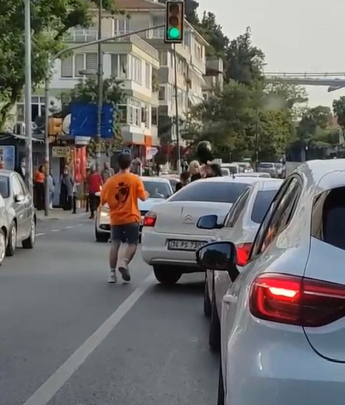 Beykoz'da trafikte sopalı kasklı kavga -4