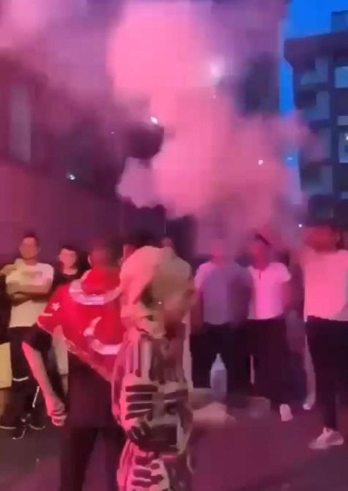 Asker eğlencesinde meşale patladı: 2 yaralı -4