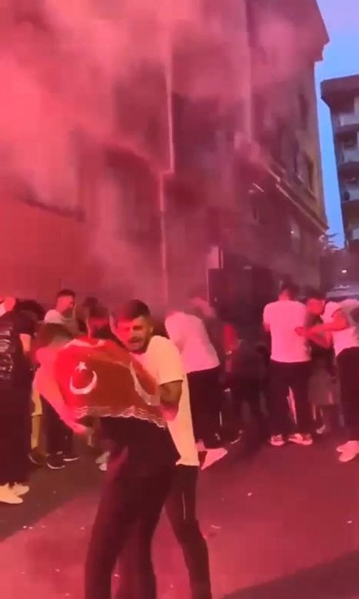 Asker eğlencesinde meşale patladı: 2 yaralı -2