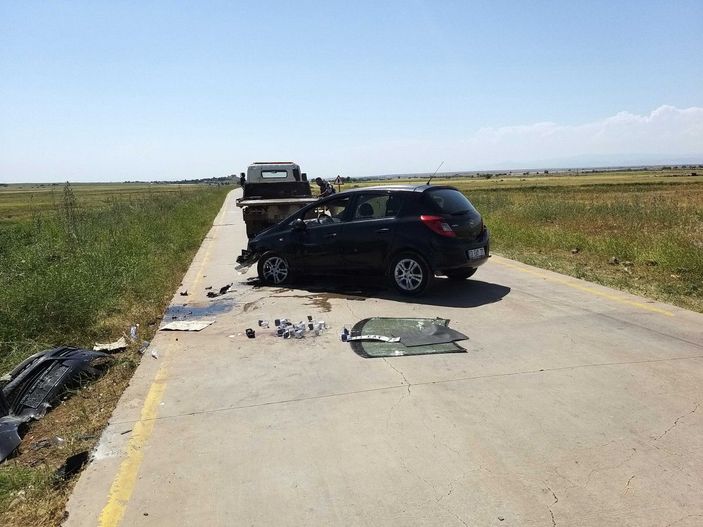 Devrilen otomobildeki öğretmen hayatını kaybetti -1