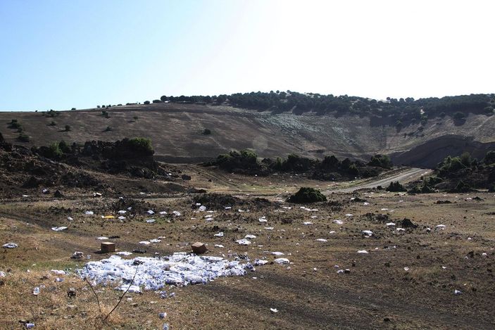 Jeopark alanına dökülen çöpler tepkiye neden oldu -7