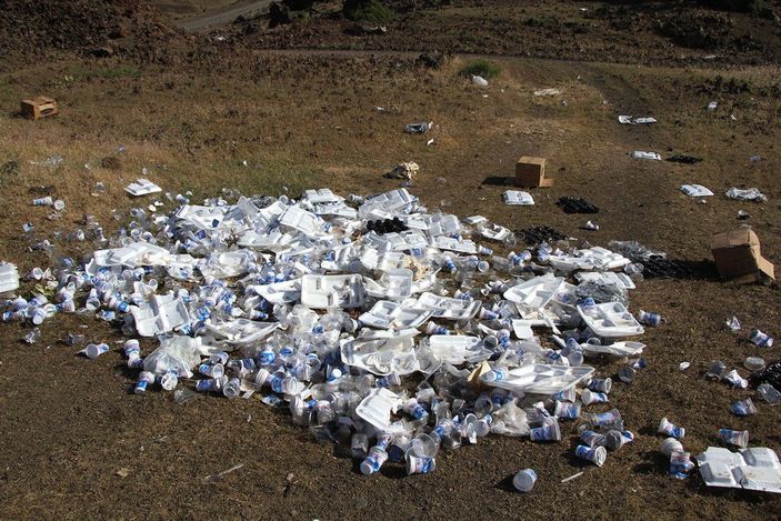 Jeopark alanına dökülen çöpler tepkiye neden oldu -8