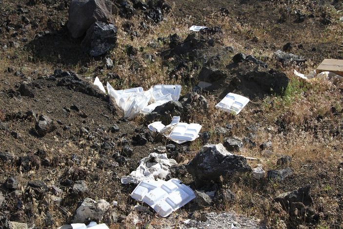 d Jeopark alanına dökülen çöpler tepkiye neden oldu -9