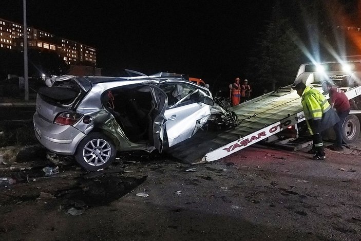 Uşak'ta otomobilin çarptığı üniversiteli 2 kız öğrenci yaşamını yitirdi -2