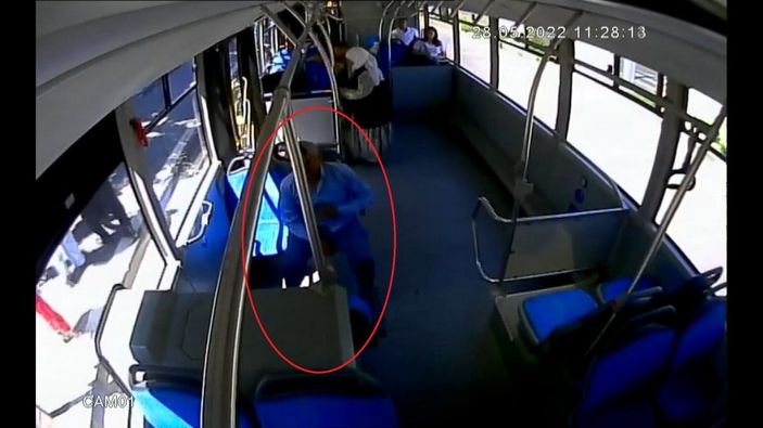 Otobüste bayılan yolcunun hastaneye yetiştirilmesi kamerada -3