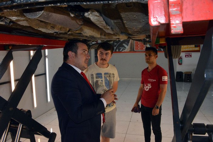 Satmak istediği otomobilin 2 aracın birleşimiyle yapıldığı ortaya çıktı -7