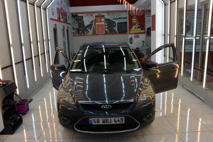 Satmak istediği otomobilin 2 aracın birleşimiyle yapıldığı ortaya çıktı -3