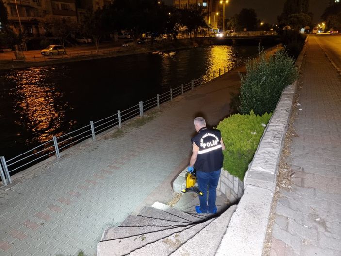 Alkol aldıktan sonra yüzünü yıkamak isterken kanala düşüp, akıntıda kayboldu -4