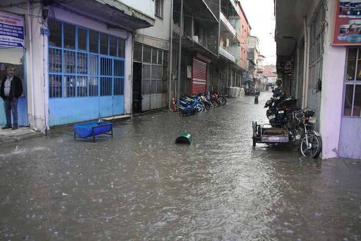 Kula'da sağanak günlük yaşamı olumsuz etkiledi -5