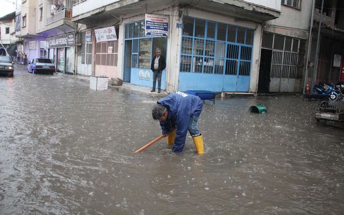 Kula'da sağanak günlük yaşamı olumsuz etkiledi -4
