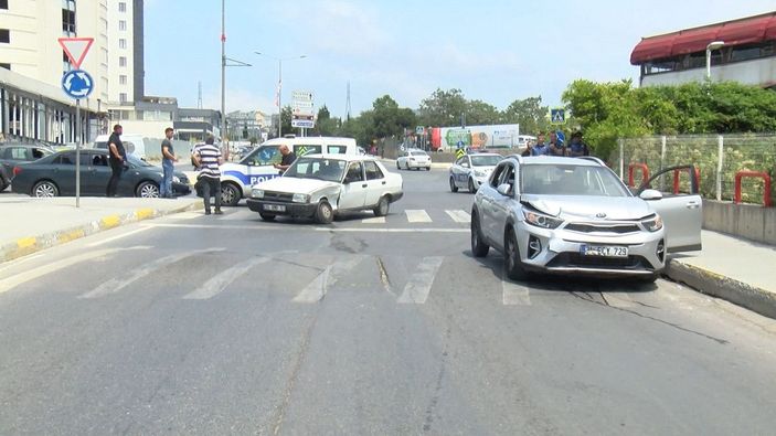 d Pendik'te yakıt almak için ters yöne girdi kaza yaptı -9