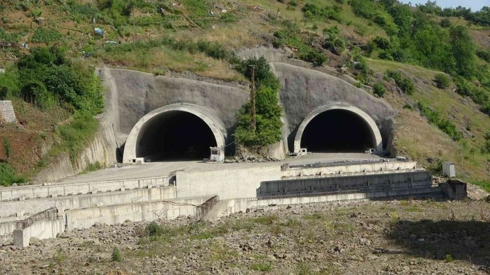 Trabzon’daki Kanuni Bulvarı’nda viyadük ve tünel inşaatlarının yapımı sürüyor -2