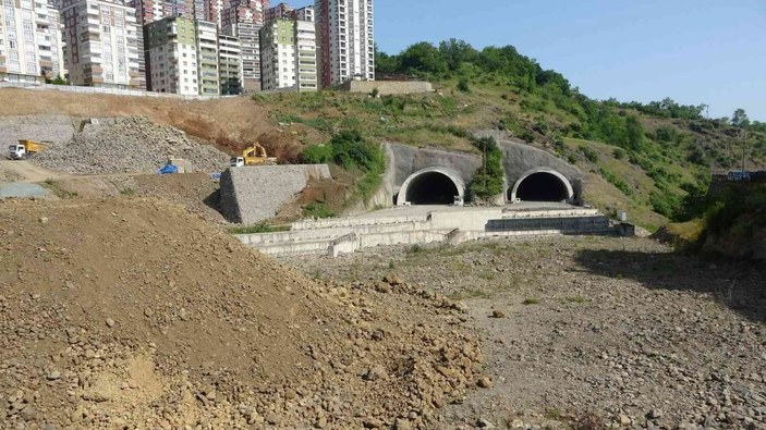 Trabzon’daki Kanuni Bulvarı’nda viyadük ve tünel inşaatlarının yapımı sürüyor -1