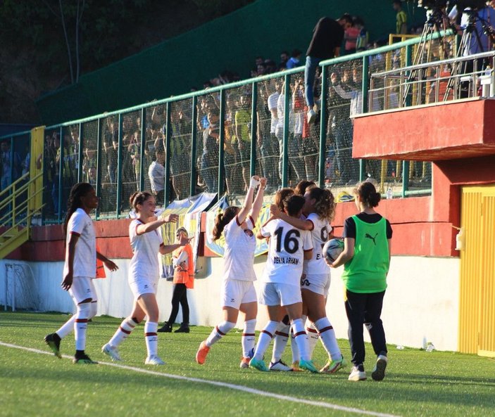 Kadın Futbol Süper Ligi'nde finalin ALG Spor ve Fatih Karagümrük finalde