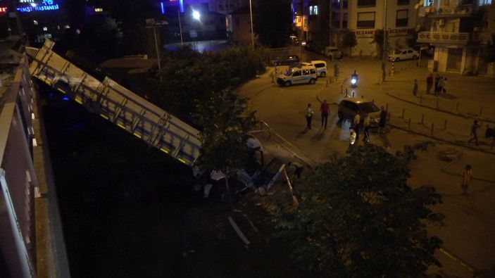d İzmir'de kamyon otomobille çarpıştı: 1 ölü 5 yaralı