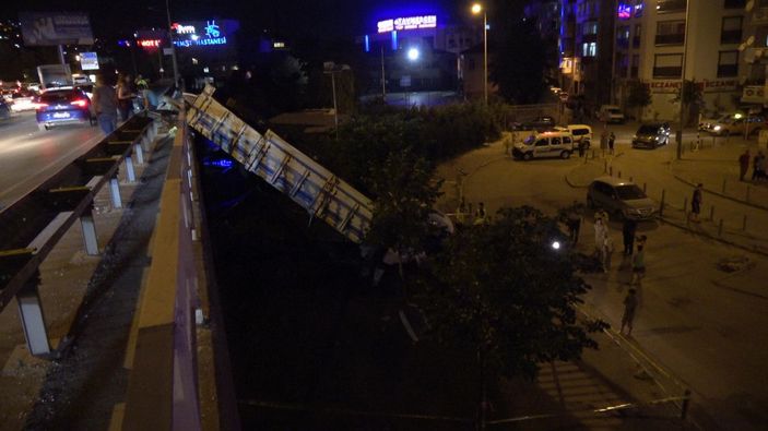 d İzmir'de kamyon otomobille çarpıştı: 1 ölü 5 yaralı