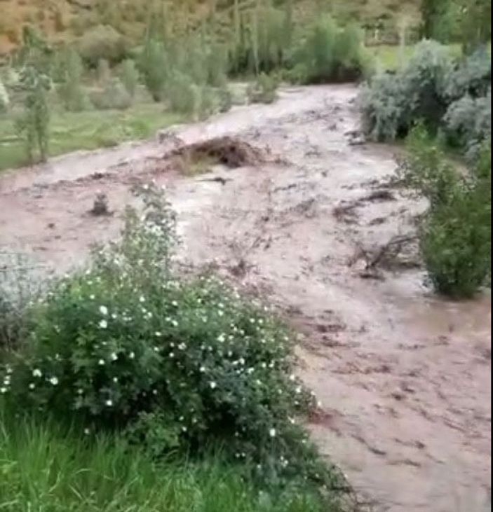 d Gemerek'te sağanak sele neden oldu; ev ve iş yerlerini su bastı -6
