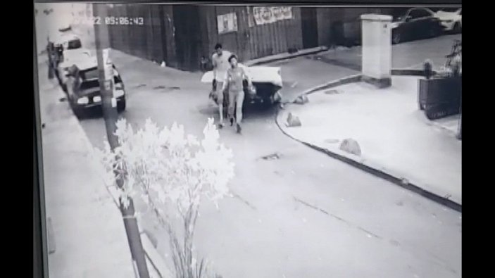 Şişli’de çaldıkları motosikleti çekçek arabası ile taşıdılar -1