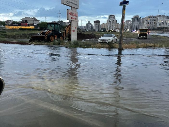 Kayseri'de sağanak günlük yaşamı olumsuz etkiledi -1