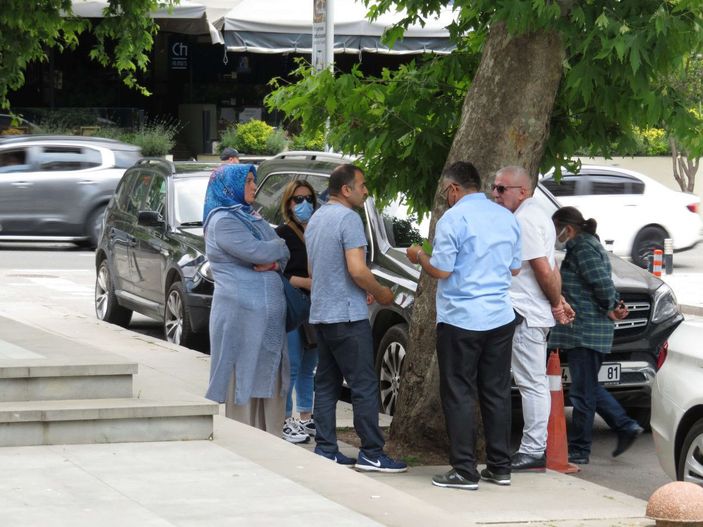 d Mağdurlar Kadıköy'de toplandı; 110 bin kişiyi dolandırdı iddiası -1
