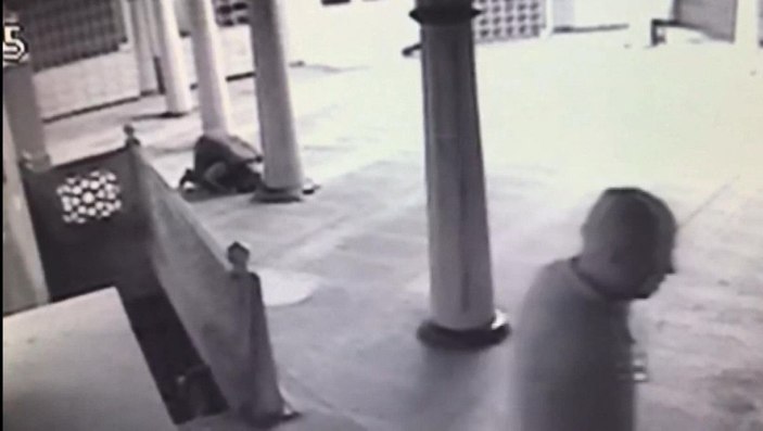 Şişli'de camide namaz kılıyor gibi yapıp ayakkabı çaldı -2