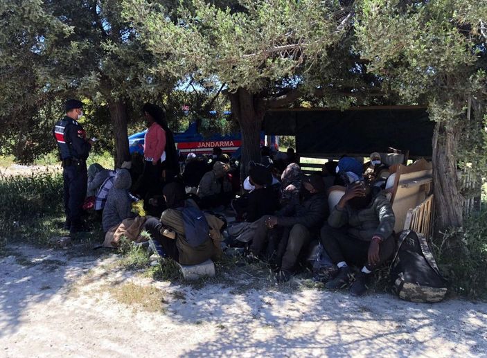 İzmir'de, 1 haftada 120 kaçak göçmen yakalandı -8