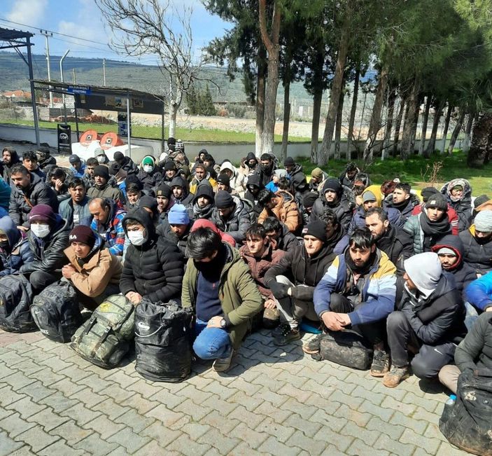 İzmir'de, 1 haftada 120 kaçak göçmen yakalandı -2