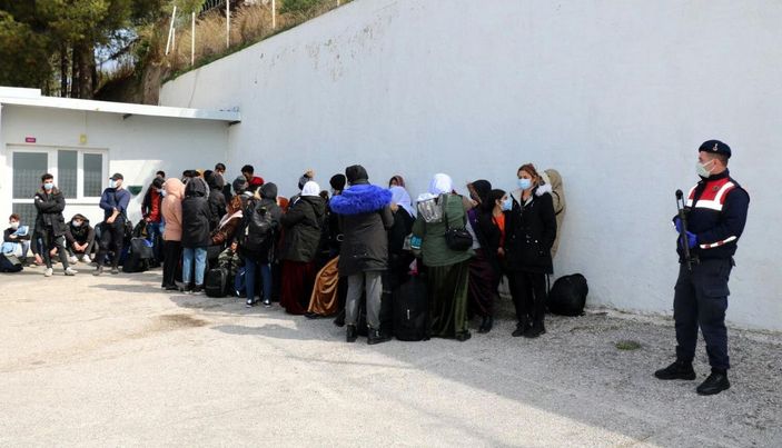 İzmir'de, 1 haftada 120 kaçak göçmen yakalandı -3