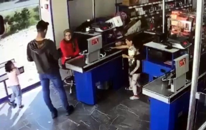 Markette silahlı soygun kamerada -4