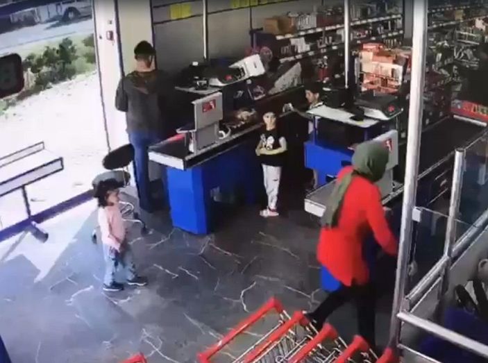 Markette silahlı soygun kamerada -9