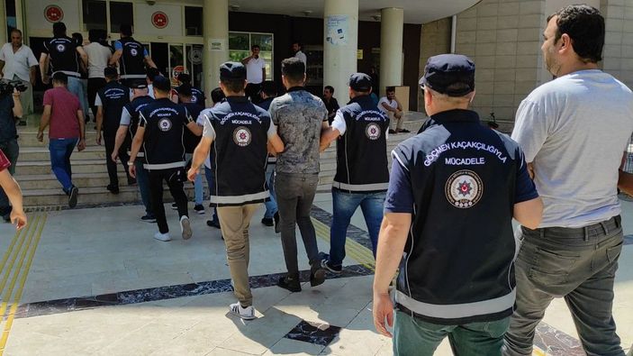 Şanlıurfa'da 36 kaçak göçmen yakalandı; 7 organizatöre gözaltı -5