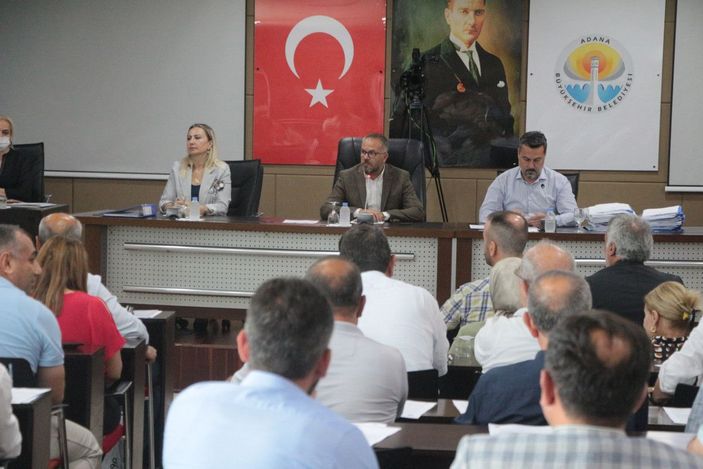 d Adana Belediye Meclisi’nde hükümeti devirme polemiği