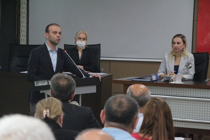 d Adana Belediye Meclisi’nde hükümeti devirme polemiği