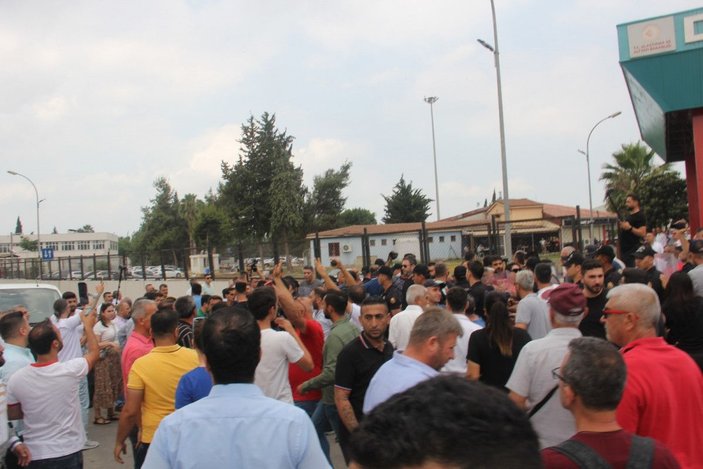 Adana'da başkanla yaşanan gerginliği görüntüleyen basın mensubu baba-oğula dayak -8