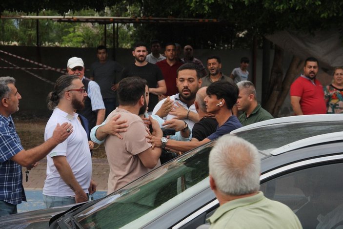 Adana'da başkanla yaşanan gerginliği görüntüleyen basın mensubu baba-oğula dayak -10