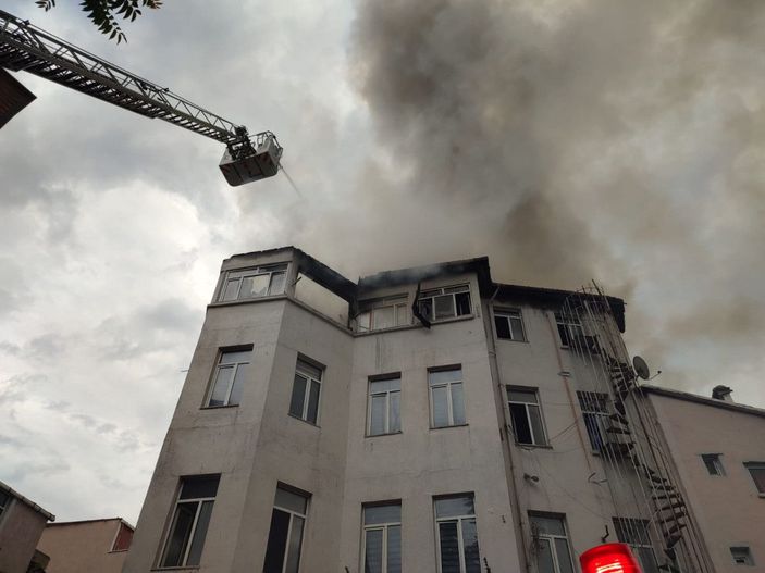 d Fatih'te günlük kiralık dairede yangın -4