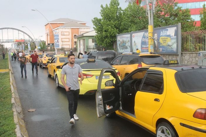 Ağrı’da taksicilerden 'akaryakıta zam' eylemi -3