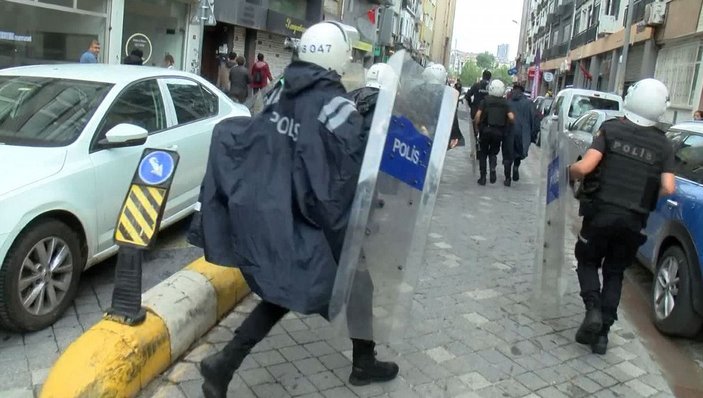 Kadıköy'de izinsiz yürüyüşe müdahale: 70 gözaltı