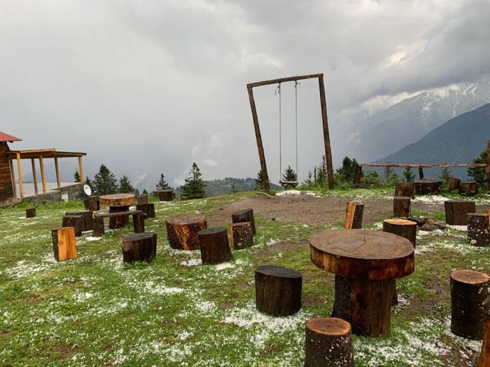 Rize'de yaylaya dolu yağdı; işletmeci yaralandı -4