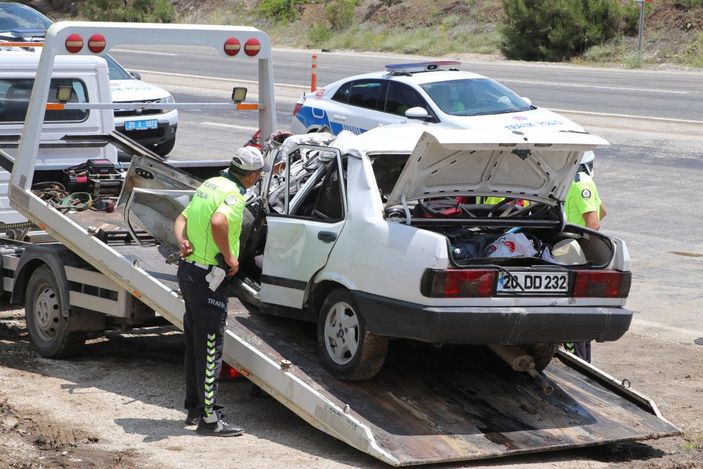 Tanker otomobile çarptı; 3 ölü, 2 yaralı -8
