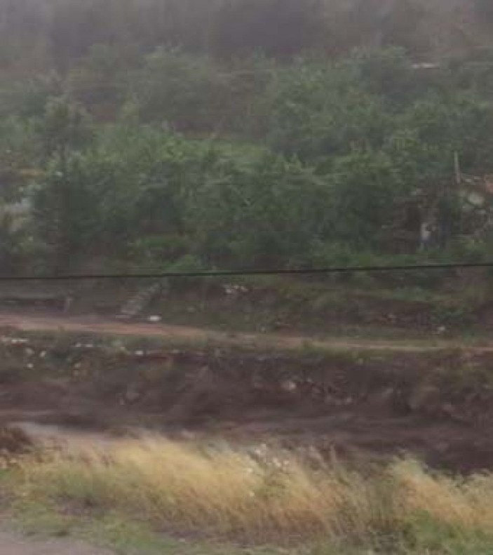 Amasya’da yollar nehre döndü, araçlar sel sularıyla sürüklendi -8