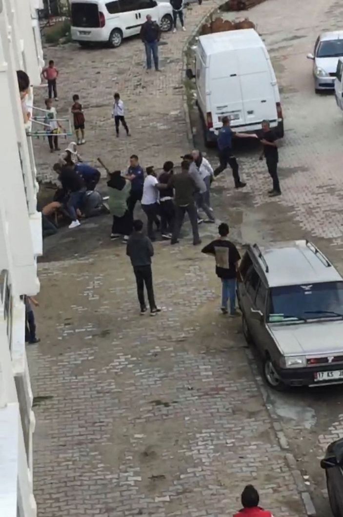 Arnavutköy'de tekme yumruk ve sopaların kullanıldığı kavgaya polis müdahalesi -2