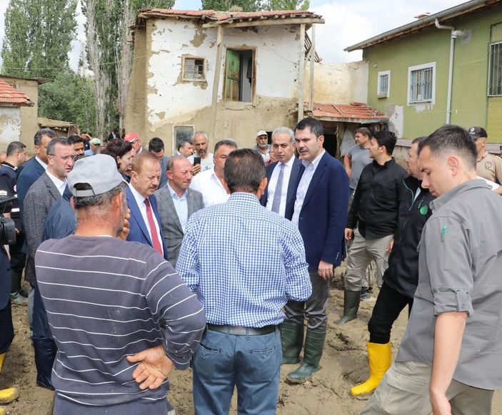 Bakan Kurum'dan, selden etkilenen bölgelere ziyaret -1