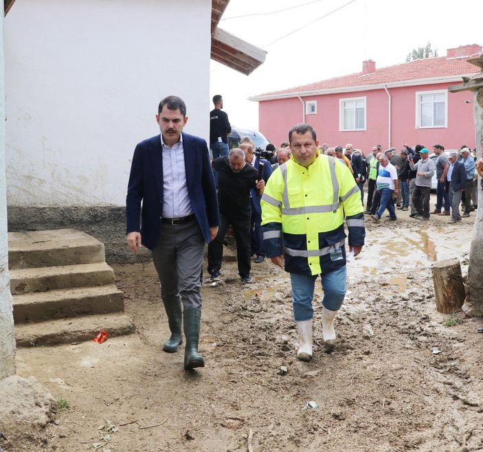 Bakan Kurum'dan, selden etkilenen bölgelere ziyaret -4