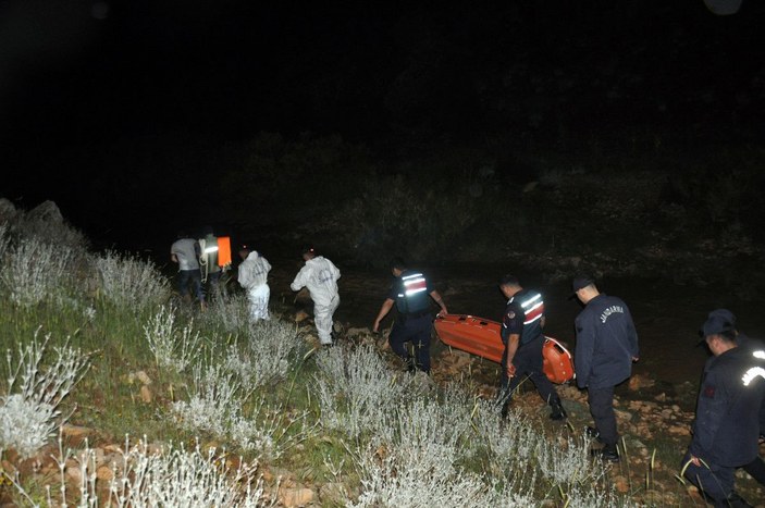 Karaman'da koyun otlatırken sele kapılan kadın öldü, eşi ve çocuğu kurtuldu  -10