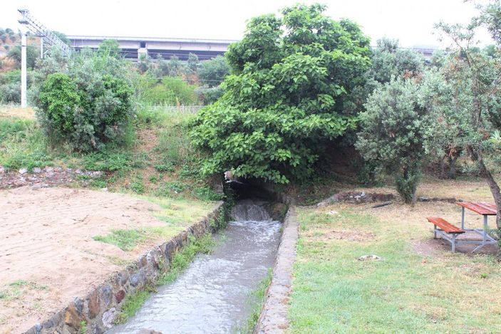 Kömür tozları yağmurla dereye aktı, İzmit Körfezi karardı -7